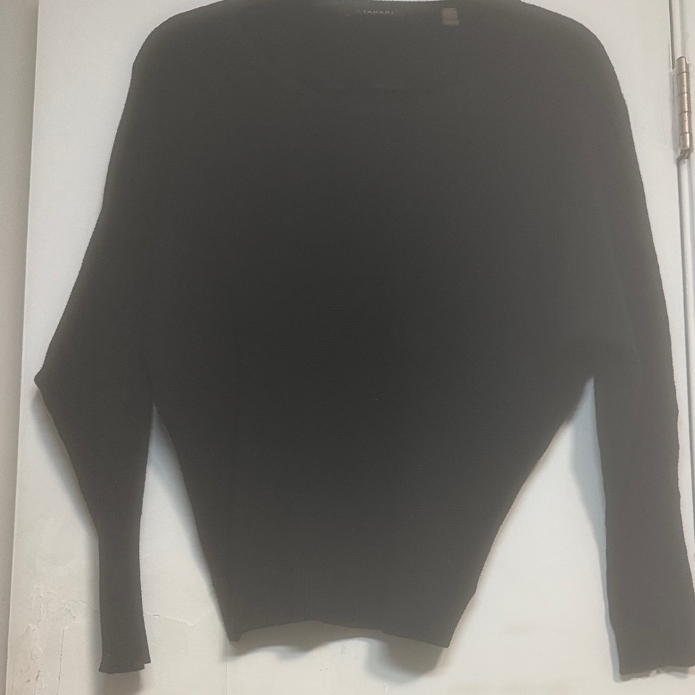 Tahari Elegant Black Knitwear